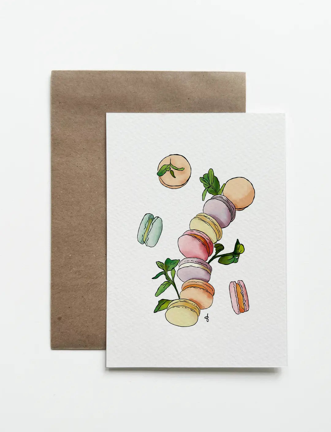 Deze kaart op A6 formaat heeft een handgetekende illustratie van vrolijk gekleurde macarons. Unieke kaarten om te gebruiken als verjaardagskaarten vrouw te versturen. Meer soorten wenskaarten bestellen kun je in onze webshop. Wie ga jij blij maken met handgemaakte kaarten?