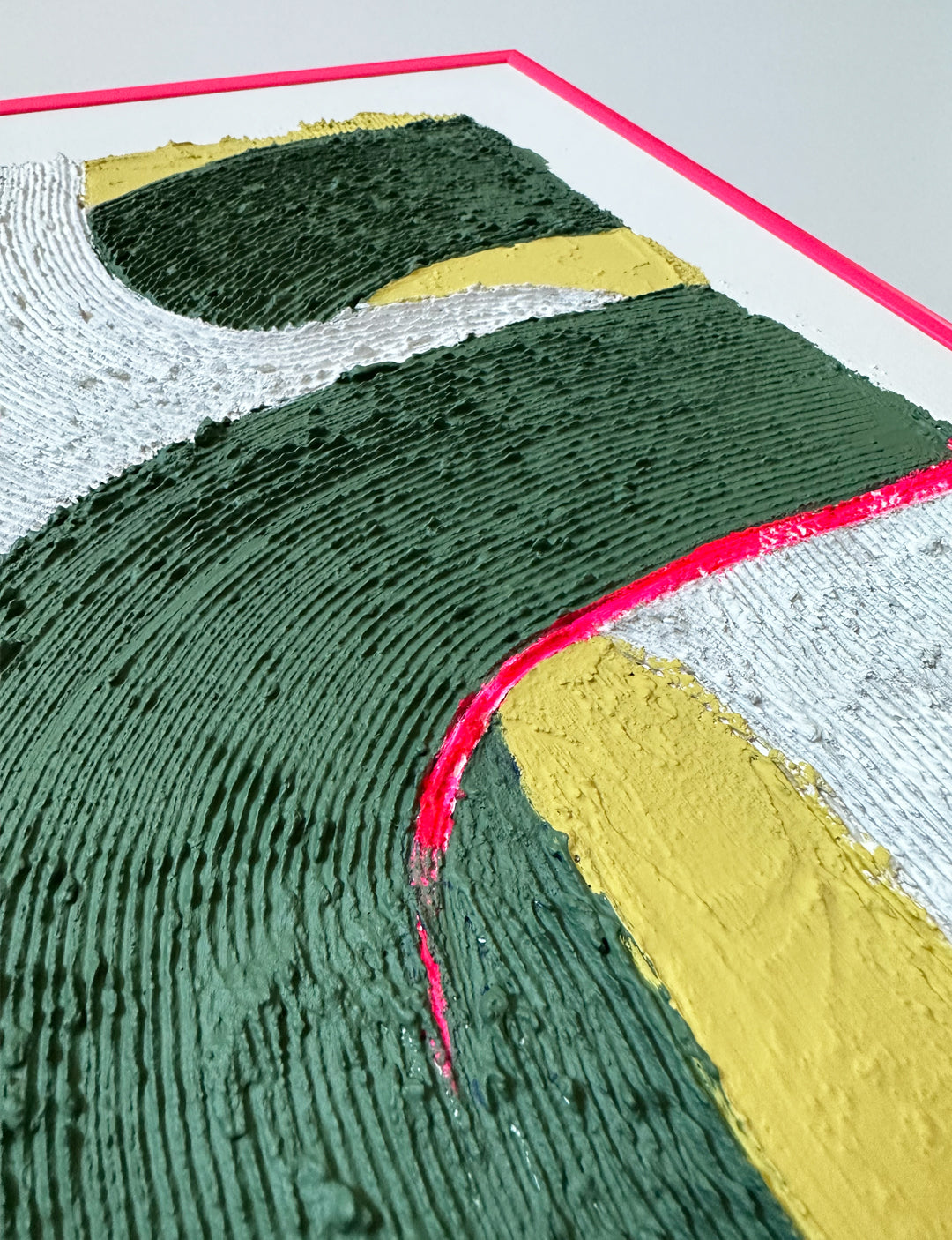 Handgemaakte kunst voor aan de muur, met 3D reliëf. Dit handgemaakte kunstwerk voor aan de muur is geverfd met muurverf van het bekende merk LAB Paint. Bekijk meer betaalbare kunst.