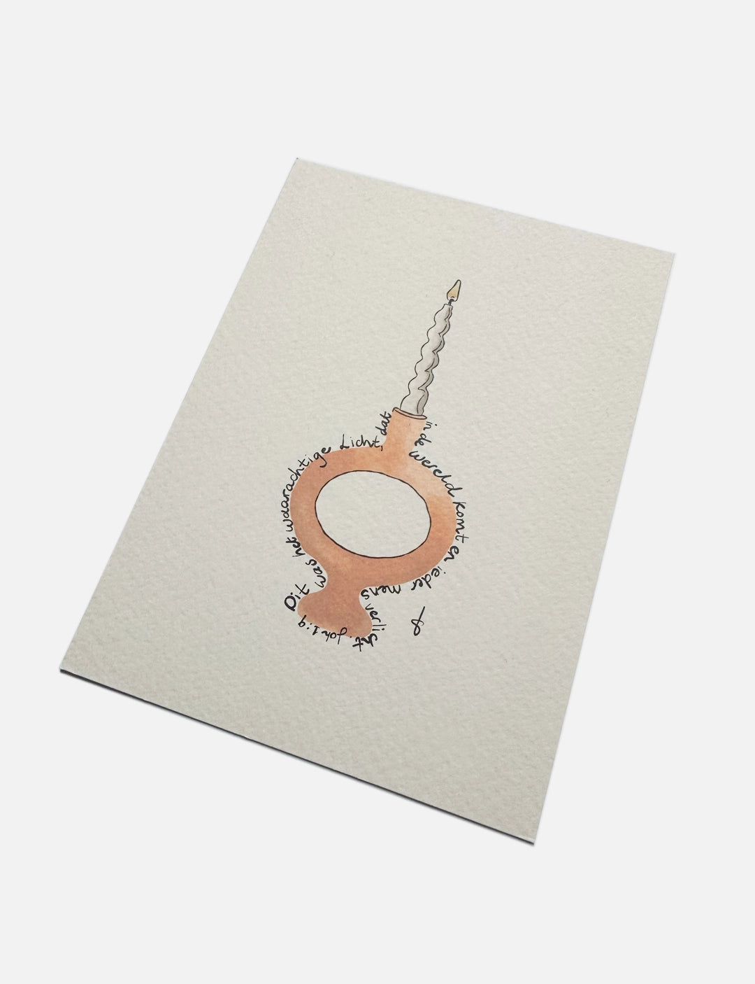 Kerstkaart bijbeltekst met warme illustratie van kaars en kandelaar – betekenisvolle christelijke kerstkaart.