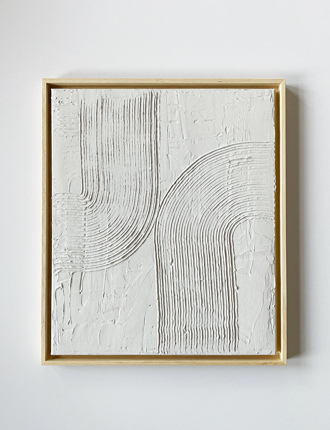 3D schilderij bij Studio Blits is een handgemaakt 3D kunst voor aan de muur. Dit gips schilderij is geverfd in de kleur Ammonite van Farrow & Ball. Bekijk relief schilderij SWIRL.