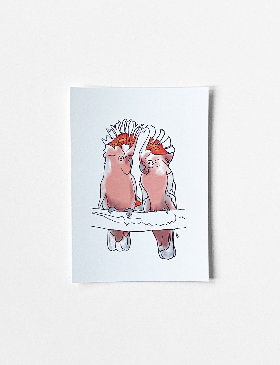 Ansichtkaart (A6) met handgetekende Lovebirds illustratie. Geprint op beschrijfbaar papier en voorzien van soft touch laminaat (mat). Leuk om als wenskaart te versturen of bij een cadeau te geven. Kaarten kopen kun je in onze webshop. Hier vind je nog meer leuke ansichtkaarten en hippe kaartjes.