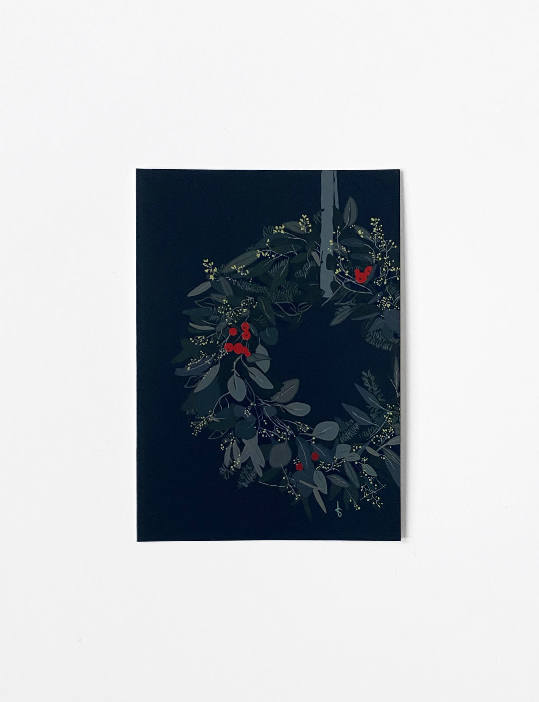 Ansichtkaart (A6) met handgetekende Kerstkrans illustratie. Een gezellige kerstwens versturen of stop de kaart bij je december cadeau! Deze stijlvolle wenskaart maakt onderdeel uit van een kaartenset met christelijke kerstkaarten. Bestel deze leuke kerstkaarten in onze webshop.