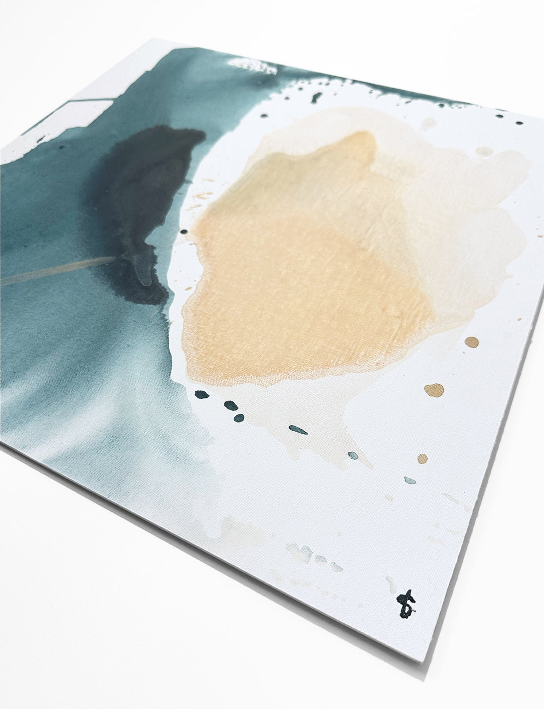 Dit handgemaakte kunstwerk Coast is een creatie met waterverf in blauw- en beige tinten. Art watercolor painting heeft de tinten van het strand, vandaar de naam Coast!
