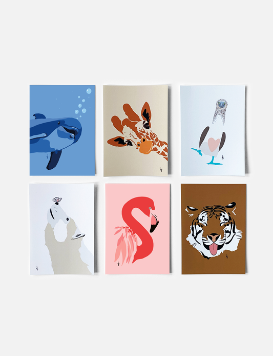 Ansichtkaarten (A6) met diverse dierenprints. Set van 6 kinderkaarten. Geprint op beschrijfbaar papier en voorzien van soft touch laminaat (mat). Leuk om als wenskaart te versturen of om bij een cadeau te geven. Hippe kaartjes en originele kaarten kun je bij ons in de webshop bestellen.