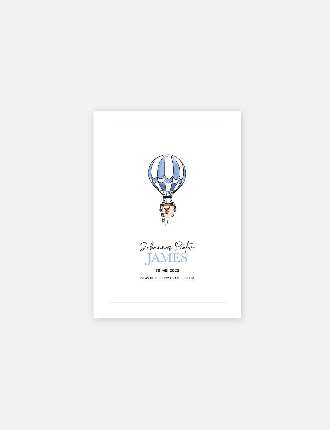 Een originele geboorteposter met handgetekende luchtballon illustratie in de kleur blauw en geprint op mooi papier. Vul de naam, dag, datum, tijd, gewicht, lengte en geboorteplaats in en wij maken de poster speciaal voor jou! Uniek als poster babykamer of geboorte poster.