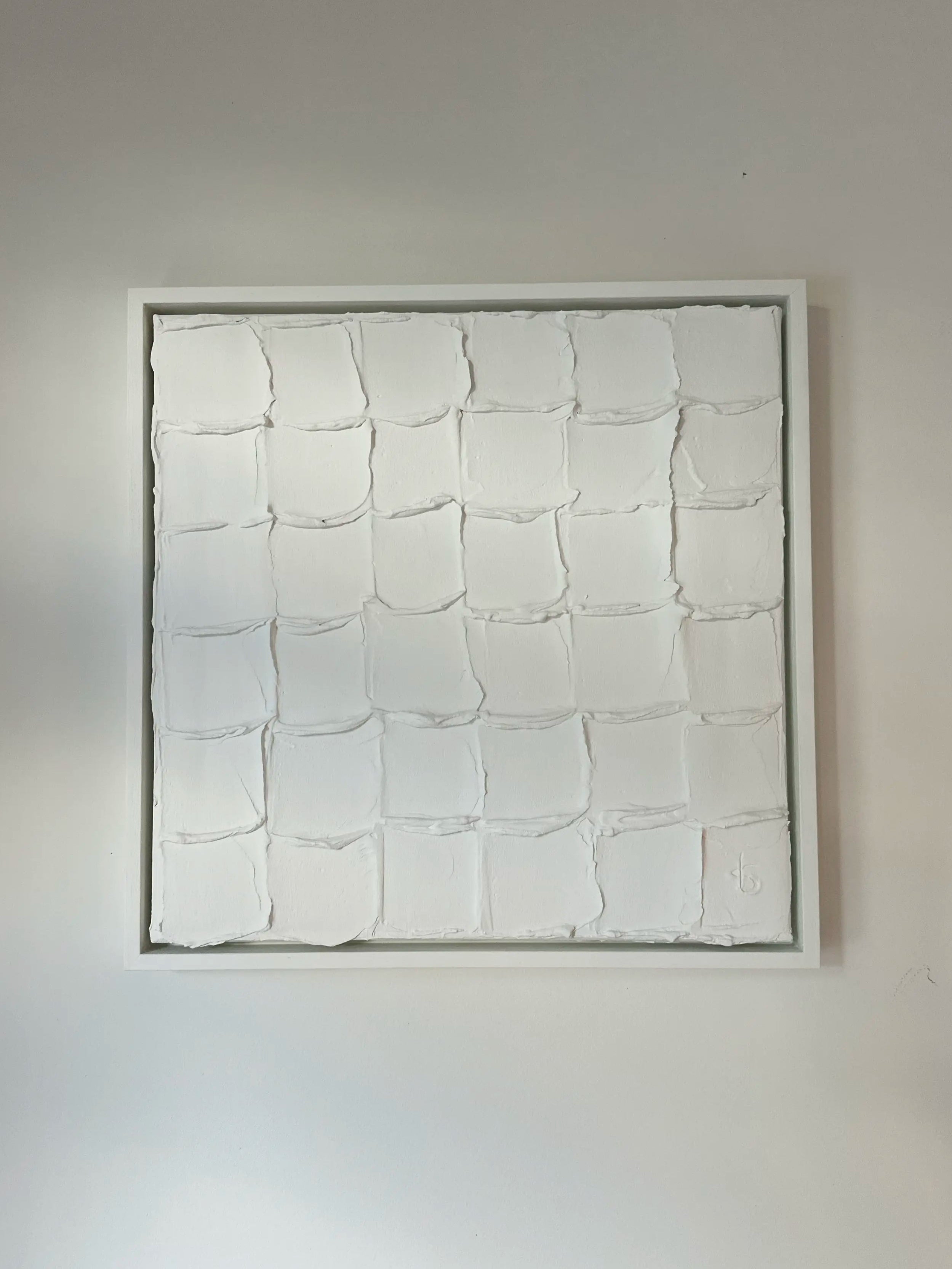 Op maat gemaakt Japandi schilderij. Afgewerkt met een baklijst in dezelfde kleur om een uniek schilderij Japandi te creeeren.