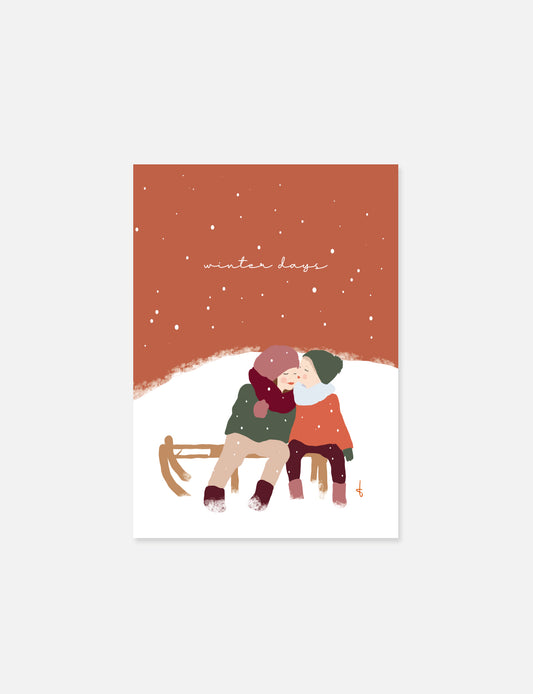Handgetekende A4 kerst poster met kindjes op een slee in een besneeuwd winterlandschap. Koop poster kerst in onze webshop.