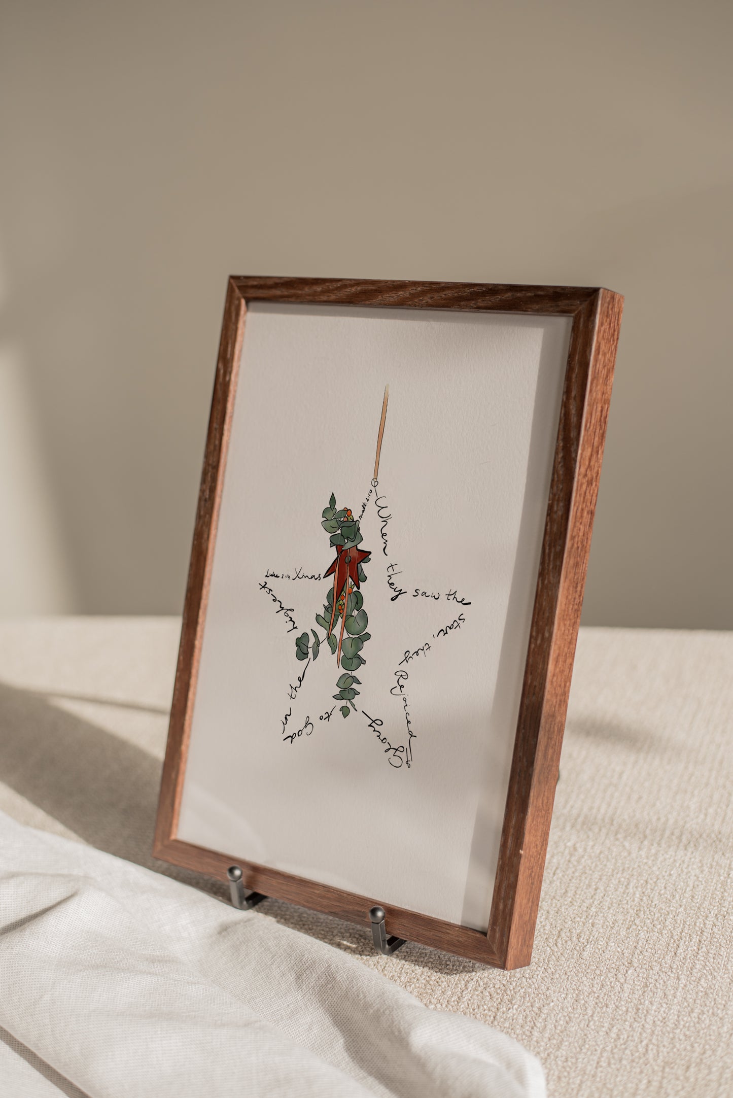 Mooie christelijke kerst poster met handgetekende illustratie van een kerstster waarin een bijbeltekst is verwerkt. Ook verkrijgbaar met amaryllis.