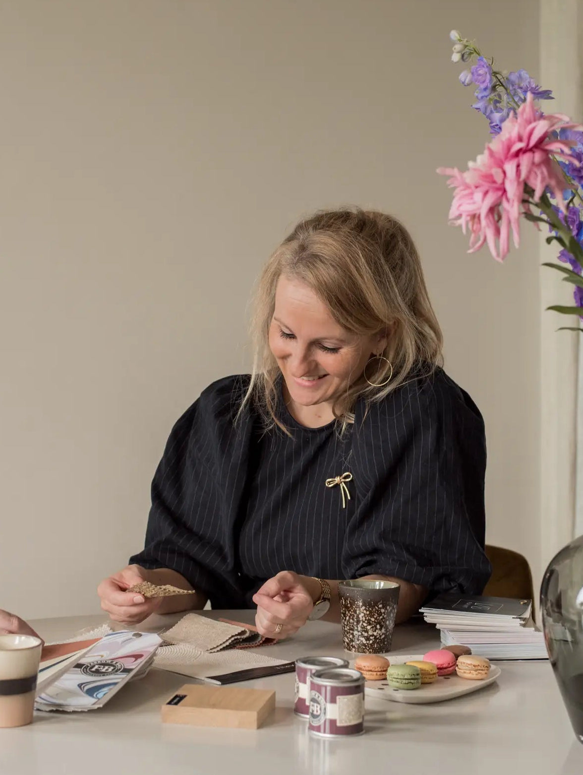 Bij Studio Blits kun je Carolien als interieurstylist inhuren. Wij geven interieuradvies aan huis en je kunt vrijblijvend een offerte aanvragen om als interieurstyliste inhuren.